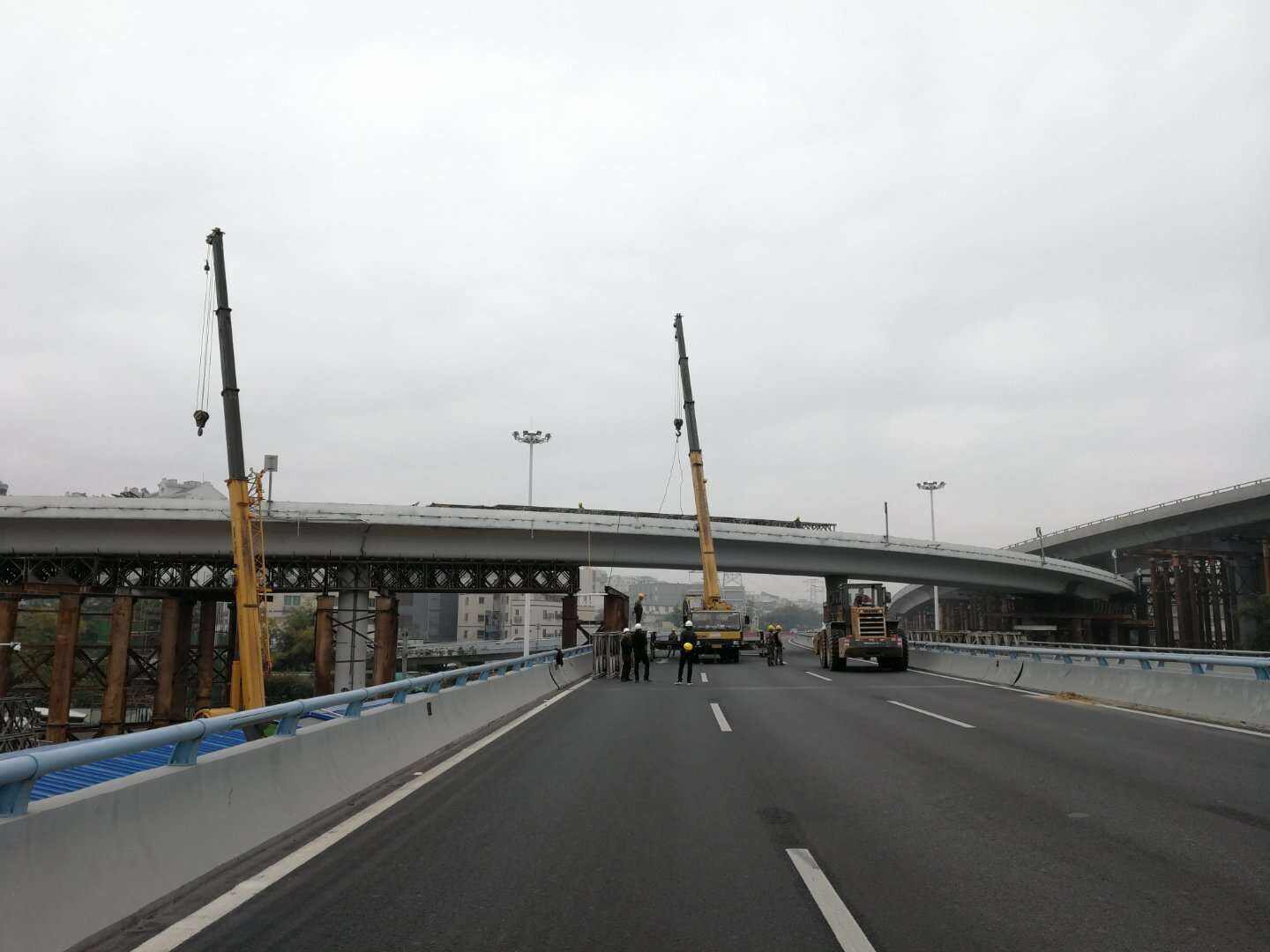 连日奋战开工 确保节后道路畅通(图2)