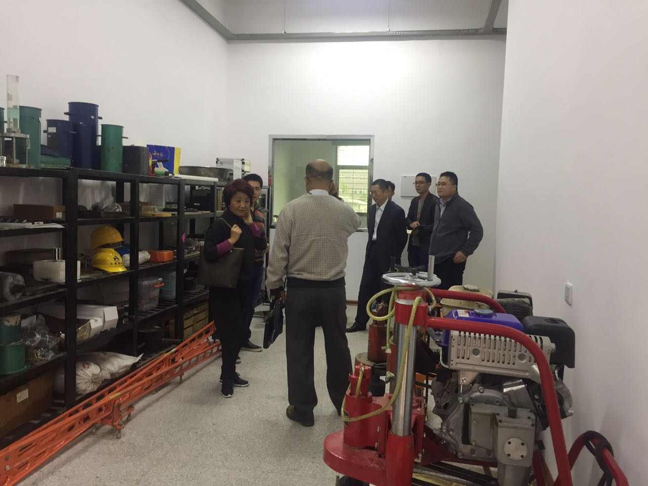 厦门市交通质监局总工余晓南一行莅临我司技术中心检查工作(图2)