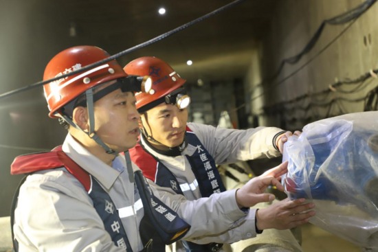 深海钳工管延安：60万颗螺丝打造国家工程奇迹(图4)