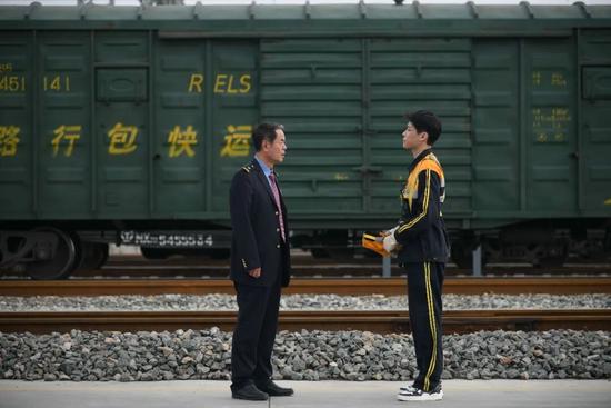 中欧班列串联丝路亲情电影《人间至味》温情上映(图4)