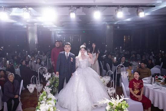 圆满“跨国恋”!这两名铁路人,回国结婚了|火车·悦读(图2) 圆满“跨国恋”!这两名铁路人,回国结婚了|火车·悦读(图2)