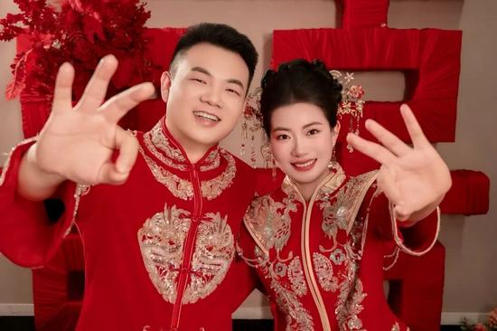 圆满“跨国恋”!这两名铁路人,回国结婚了|火车·悦读(图4) 圆满“跨国恋”!这两名铁路人,回国结婚了|火车·悦读(图4)