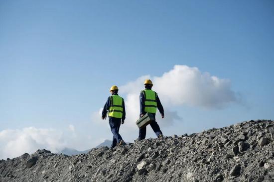 再传捷报！徐工XDE260矿卡批量交付南非(图4)