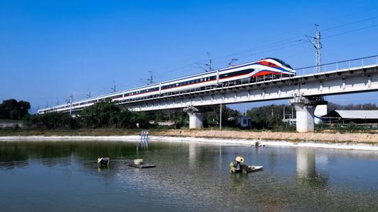 圆满“跨国恋”!这两名铁路人,回国结婚了|火车·悦读(图5) 圆满“跨国恋”!这两名铁路人,回国结婚了|火车·悦读(图5)