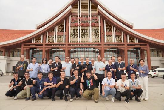 圆满“跨国恋”!这两名铁路人,回国结婚了|火车·悦读(图6) 圆满“跨国恋”!这两名铁路人,回国结婚了|火车·悦读(图6)