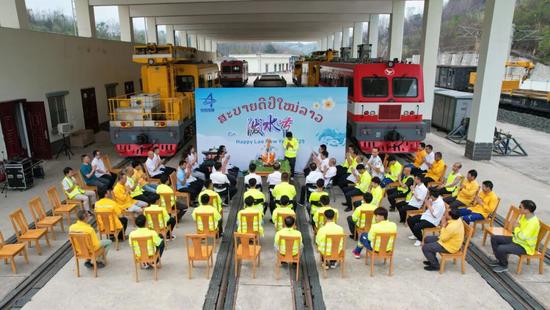 圆满“跨国恋”!这两名铁路人,回国结婚了|火车·悦读(图7) 圆满“跨国恋”!这两名铁路人,回国结婚了|火车·悦读(图7)