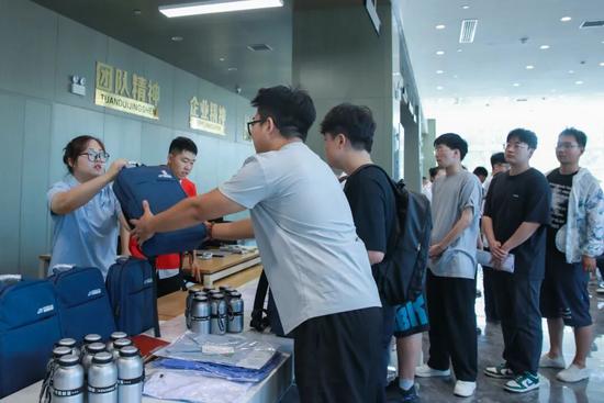 责任筑根基 关爱聚人心——晋钢智造荣获“全国就业与社会保障先(图4) 责任筑根基 关爱聚人心——晋钢智造荣获“全国就业与社会保障先(图4)