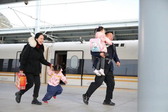 年度特别报道丨美好出行 幸福生活提质升级(图2) 年度特别报道丨美好出行 幸福生活提质升级(图2)