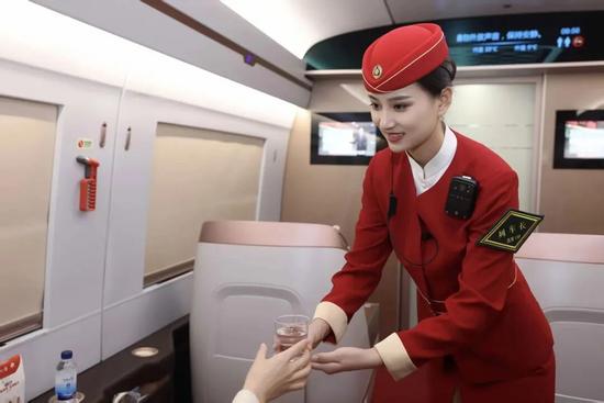 严寒中的温暖坚守，铁路守护归家团圆(图8)