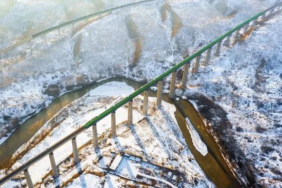 严寒中的温暖坚守，铁路守护归家团圆(图7)