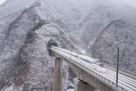 铁路人寒冬坚守与温暖 钢铁动脉搏动风雪前线(图9) 铁路人寒冬坚守与温暖 钢铁动脉搏动风雪前线(图9)