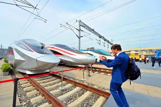 中国高铁营业里程突破5万公里 包银高铁等多条新线密集开通(图2)