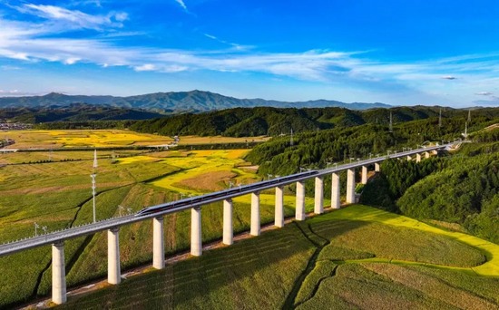 中国高铁营业里程突破5万公里 包银高铁等多条新线密集开通(图5)