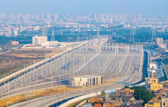 中国高铁营业里程突破5万公里 包银高铁等多条新线密集开通(图14)