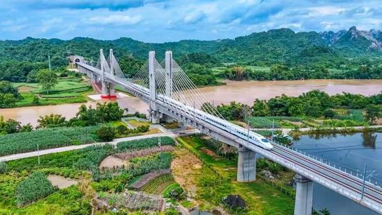 中国高铁营业里程突破5万公里 包银高铁等多条新线密集开通(图13)