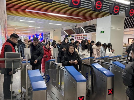 元旦假期地铁运营保障：三地线路护航超130万人次出行(图2)