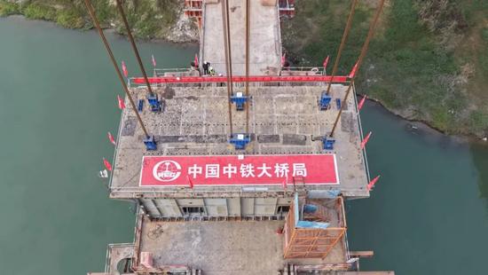 成达万高铁沱江特大桥完成大吨位钢混结合段首次吊装(图7)