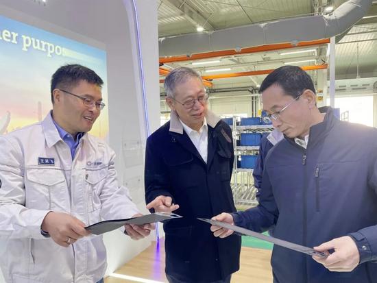 一汽领导调研解放动力新能源业务 聚焦燃料电池技术发展(图2)