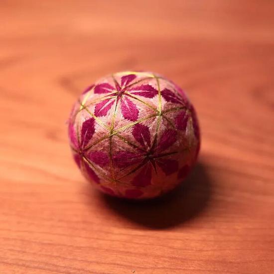 手鞠球编织千年文化传承 非遗技艺绽放现代光彩(图12) 手鞠球编织千年文化传承 非遗技艺绽放现代光彩(图12)