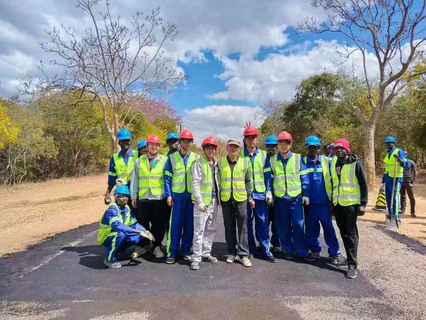 赞比亚道路养护新技术试验成功 微表处工艺应用获突破