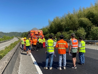 高速公路微表处施工标准化观摩会成功举行，提升养护工程质量(图1)