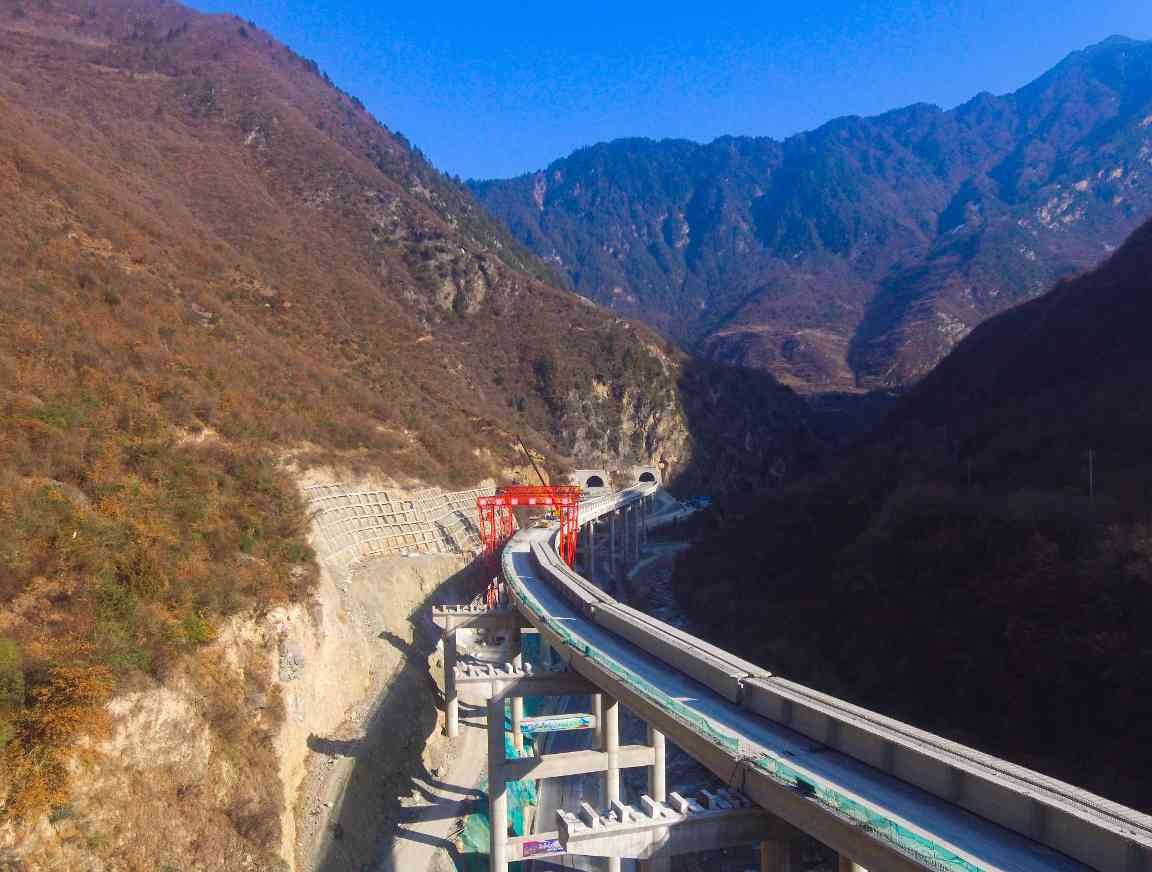 特大桥左幅贯通(1).jpg 大成集团150天劳动竞赛圆满收官 多项目获突破性进展(图18)