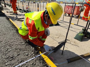 翔安机场高速路面项目完成水稳底基层试验段施工(图5)